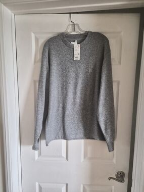 UNIQLO Men’s Crew Neck Sweater - Light Gray